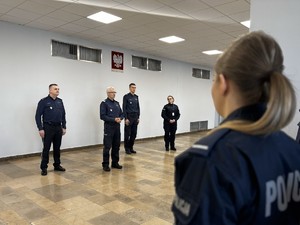 Komendant Wojewódzki Policji w Katowicach przemawia do uczestników kursu