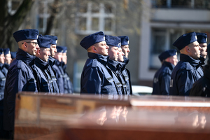 zdjęcie policjantów składających ślubowanie