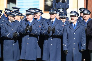 zdjęcie komendantów miejskich i powiatowych którzy klaskają