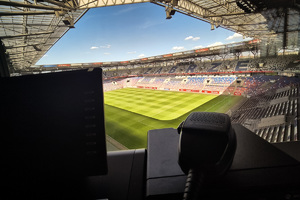 Zdjęcie przedstawia stadion piłki nożnej.