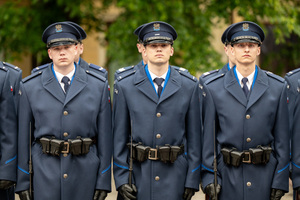 Na zdjęciu policjanci Kompanii Honorowej w umundurowaniu galowym.