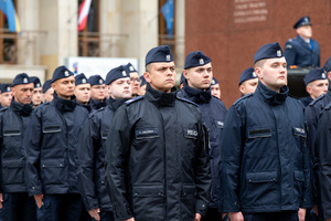 Na zdjęciu ślubujący policjanci