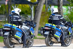 Na zdjęciu policjanci na motocyklach