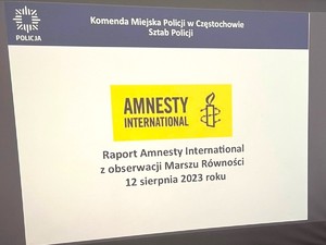 Na zdjęciu slajd z prezentacji raportu amnesty international
