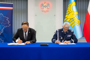 Komendant Wojewódzki Policji i Dyrektor Delegatury Centralnego Biura Antykorupcyjnego w Katowicach w trakcie podpisywania porozumienia