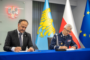 Komendant Wojewódzki Policji i Dyrektor Delegatury Centralnego Biura Antykorupcyjnego w Katowicach w trakcie podpisywania porozumienia