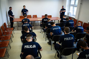 Policjancie piszący test