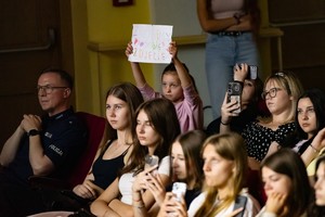 Zdjęcie przedstawia: publiczność.
