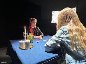 Zdjęcie przedstawia kadr z filmu dotyczącego kampanii TWOJE ZYCIE, TWOJA KARTA