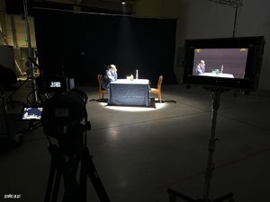 Zdjęcie przedstawia kadr z filmu dotyczącego kampanii TWOJE ZYCIE, TWOJA KARTA