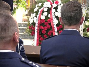 zdjęcie przedstawia wieniec żałobny Komendanta Głównego Policji