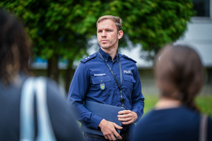 na zdjęciu policjant