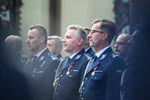kolorowe zdjęcie policjantów korpusu oficerów starszych