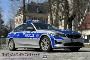 Na zdjęciu widać radiowóz policji