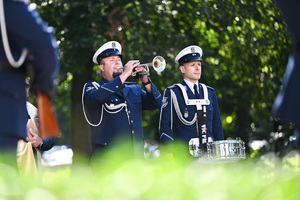 Na zdjęciu widać funkcjonariuszy Policji wchodzący w skład Kompanii Honorowej Komendy Miejskiej Policji w Jaworznie.
