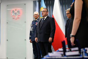 Zdjęcie przedstawia Komendanta Wojewódzkiego Policji w Katowicach - nadinsp. Mariusza Krzystyniaka w towarzystwie zaproszonych gości