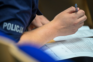 Na kolorowym zdjęciu widoczny przebieg zawodów Dzielnicowy Roku 2025
