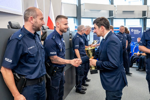 Na kolorowym zdjęciu widoczny przebieg zawodów Dzielnicowy Roku 2025
