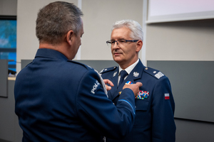 Zdjęcie ukazuje oznaczenie komendanta