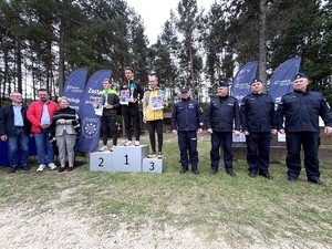 Na zdjęciu zwycięzcy, organizatorzy i goście.