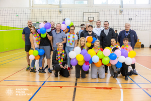 Zdjęcie grupowe z uczestnikami zawodów