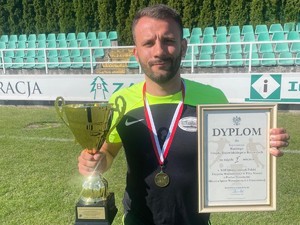 Zdjęcie otrzymanego pucharu i dyplomu