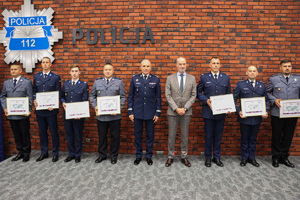 Zdjęcie grupowe wyróżnionych policjantów