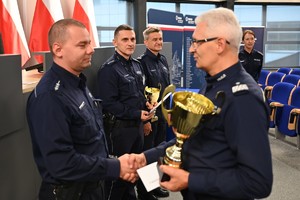 zdjęcie przedstawia laureatów konkursu