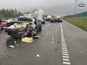 zdjęcie przedstawia miejsce wypadku drogowego