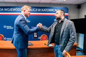 Pierwszy Zastępca Komendanta Wojewódzkiego Policji w Katowicach otrzymuje podziękowania