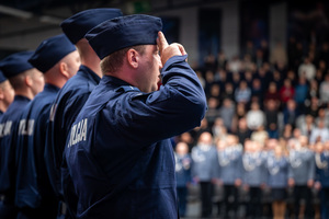 policjanci podczas uroczystości z okazji Narodowego Święta Niepodległości w śląskim garnizonie Policji