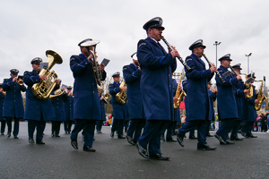 członkowie policyjnej orkiestry