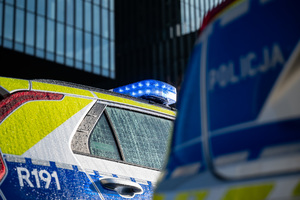 fotografia przedstawia nowe radiowozy