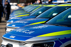 fotografia przedstawiająca nowe radiowozy