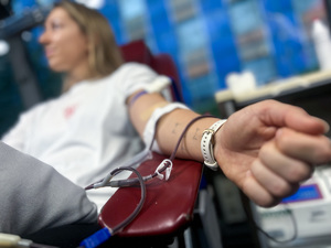 kobieta oddająca krew