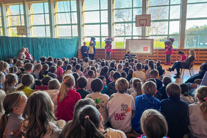 zdjęcie ze spotkania profilaktycznego z najmłodszymi w szkole