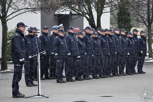 policjanci podczas rozpoczęcia szkolenia zawodowego podstawowego w Szkole Policji w Katowicach