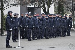 policjanci podczas rozpoczęcia szkolenia zawodowego podstawowego w Szkole Policji w Katowicach