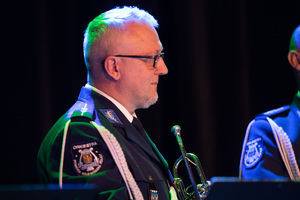 policjant należący do policyjnej orkiestry