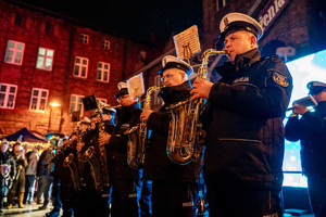 zdjęcie przedstawia orkiestrę policyjną