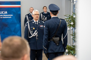Na zdjęciu widoczny Generał Garnizonu Śląskiej Policji podczas meldunku.