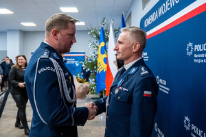 Na zdjęciu widoczny policjant podczas wyróżnienia