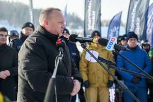 Zdjęcie przedstawia zaproszonego gościa podczas przemówienia