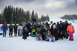 Zdjęcie przedstawia uczestników akcji kręci mnie bezpieczeństwo w zimie