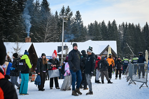 Zdjęcie przedstawia uczestników akcji kręci mnie bezpieczeństwo w zimie