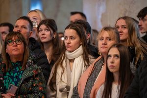 Na zdjęciu widoczni bliscy policjantów.