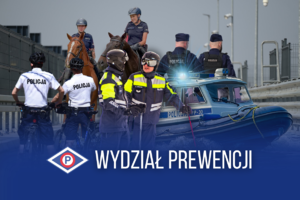 Policjanci w różnym rodzaju umundurowania i łódź policyjna.