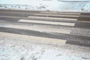 Oznakowane przejście dla pieszych.