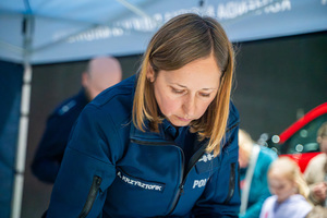 Zdjęcie przedstawia policjantkę