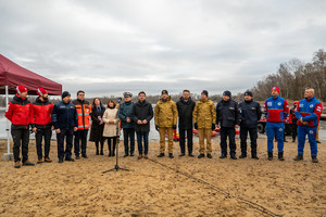Zdjęcie grupowe przedstawicieli służb i instytucji.